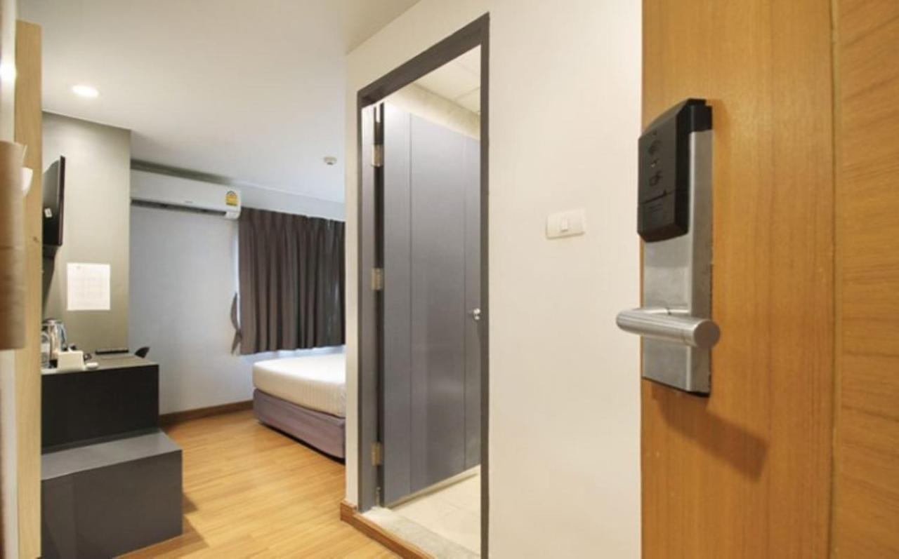 Mybed Sathorn Hotel Bangkok Exteriör bild